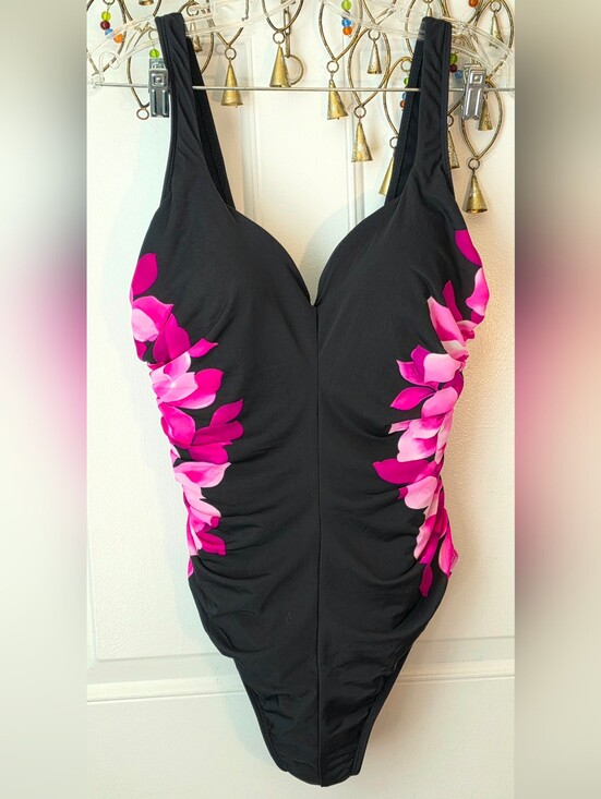 Miraclesuit Other - Vintg Miraclesuit One-Piece Ruched Swimsuit Womens XL Black Pink Florals Flatter